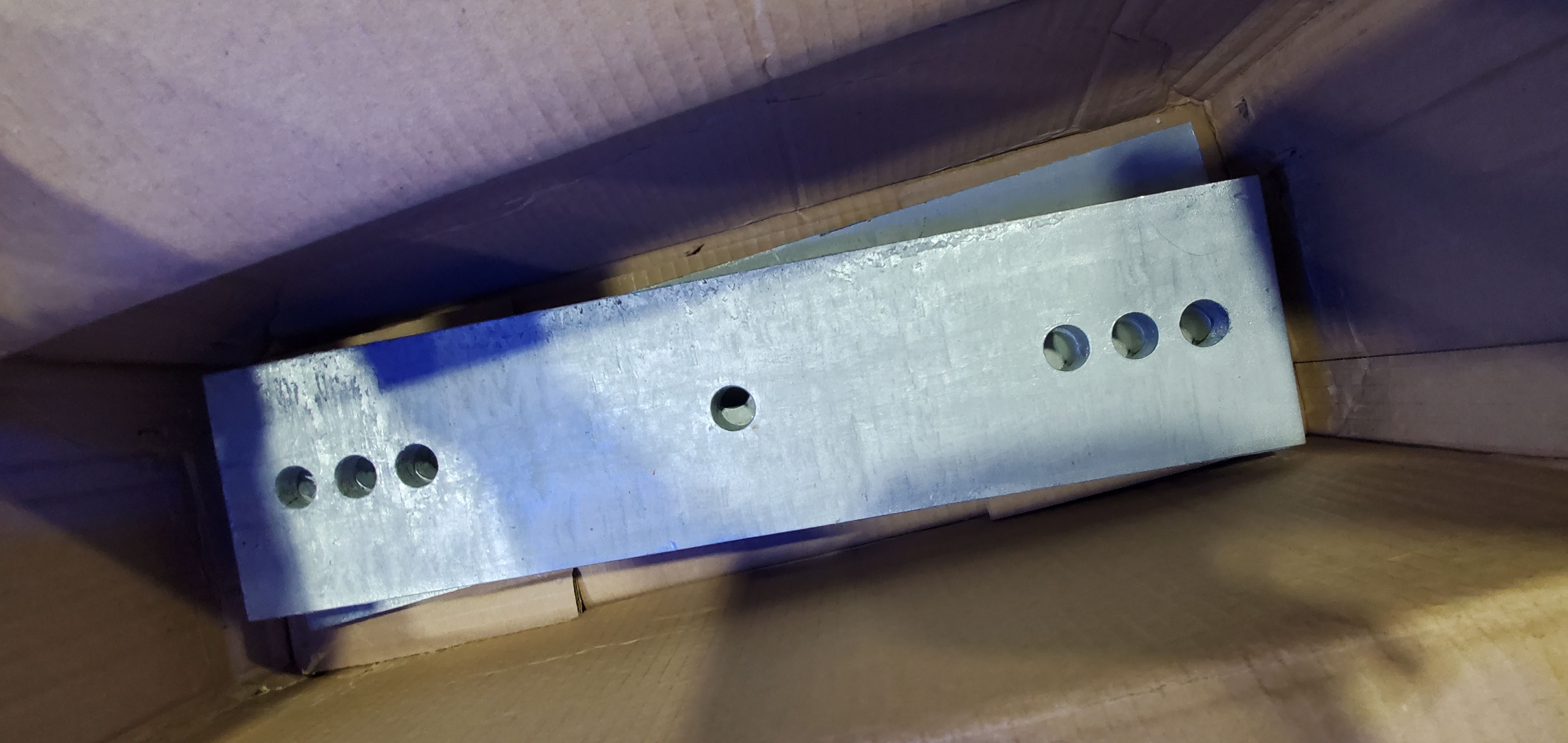 PLATE, INSUL MTG 5INx20-1/2INx1/2IN